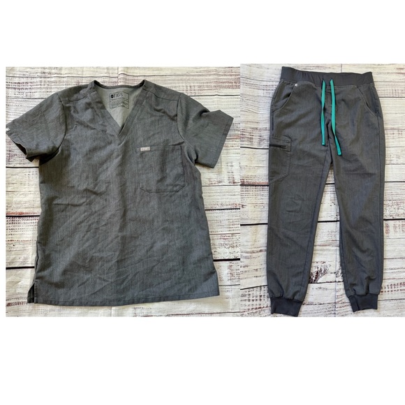 FIGS Scrub Set – Catarina Top + Joggers | Women’s Medium Graphite Gray - Picture 2 of 14